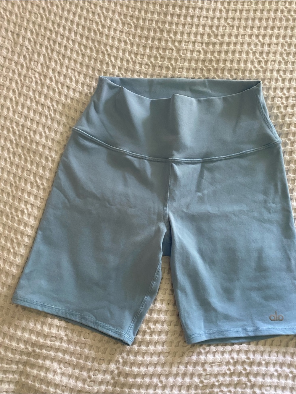 Alo Yoga M  shorts EUC